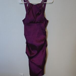 Chic Sleeveless Midi Dress in Deep Purple